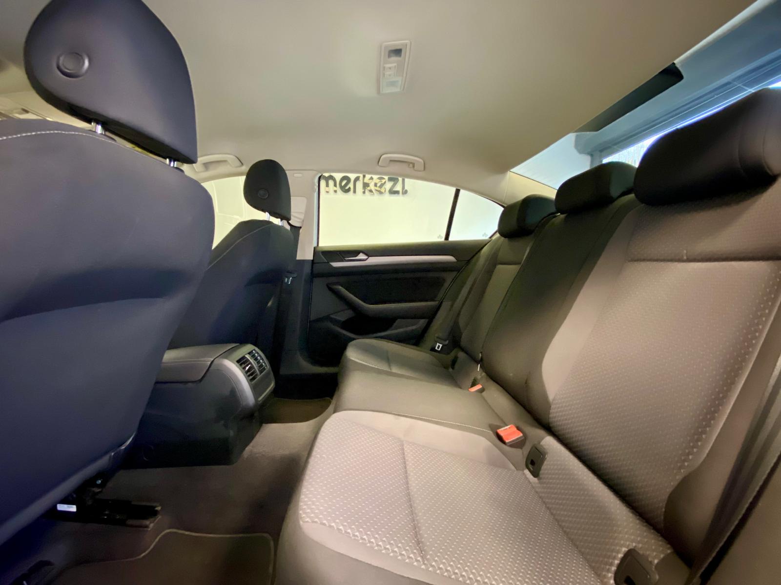 VOLKSWAGEN PASSAT 18